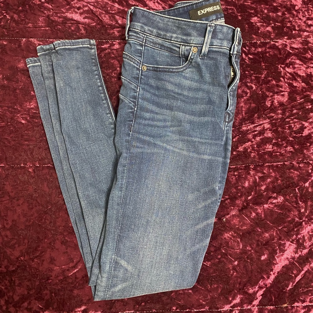 Express perfect lift jeans. Women's size 4R